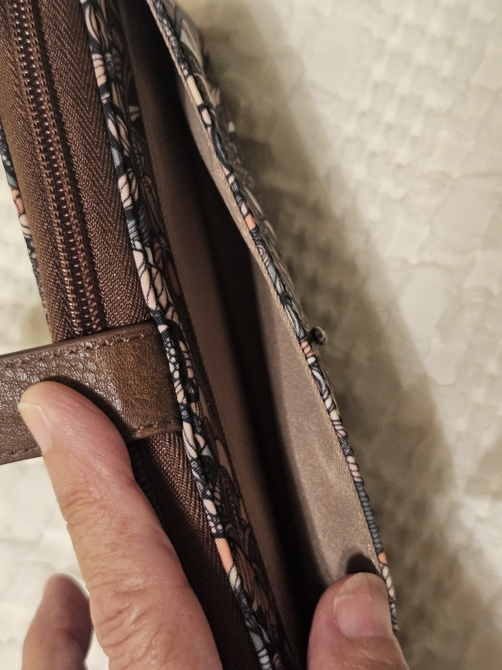 Sakroots Gray,black And Peach Floral Convertible Crossbody Wallet - Picture 3 of 5